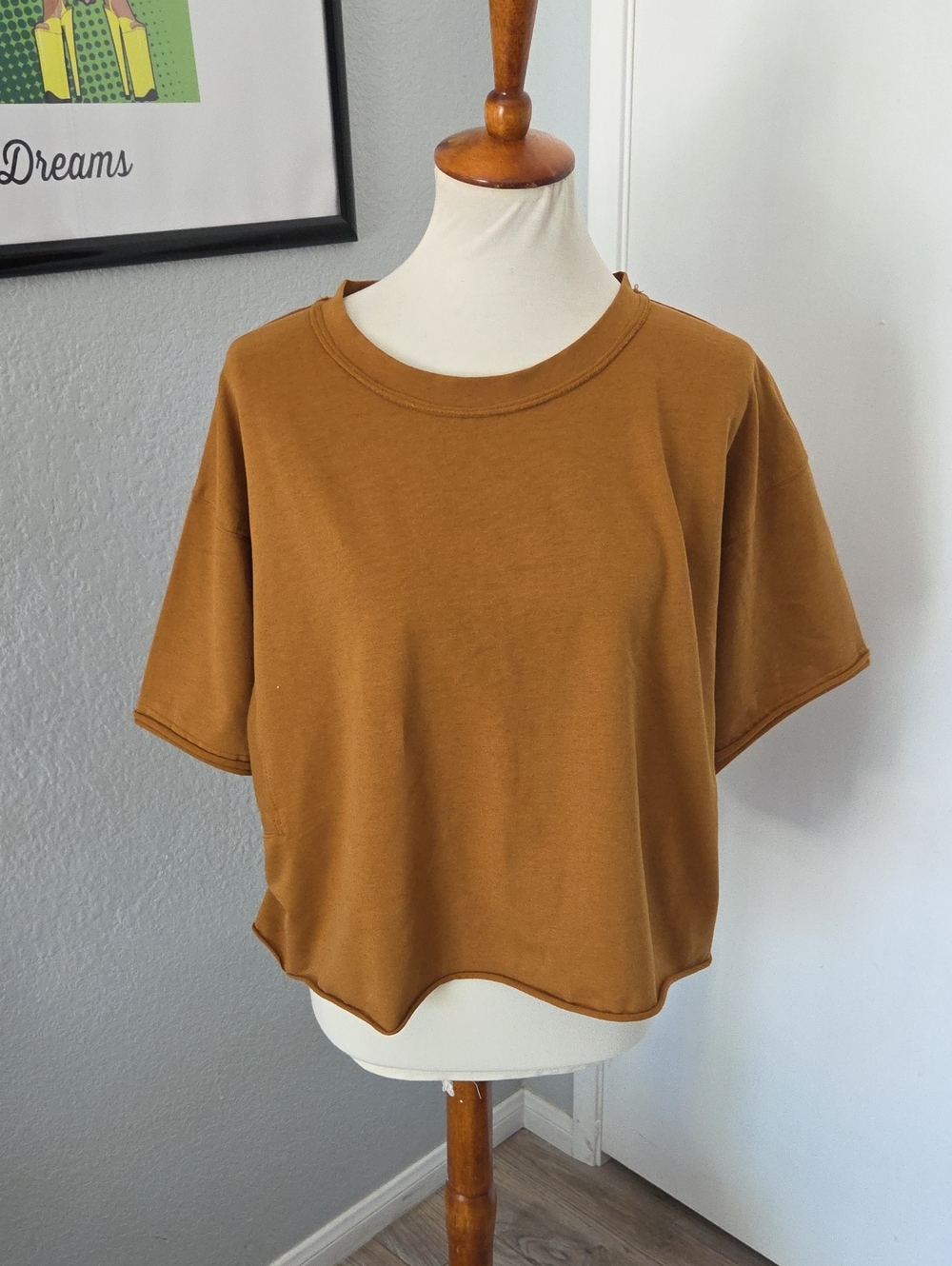 UEU Boxy Crop Tee in Mustard Brown XL